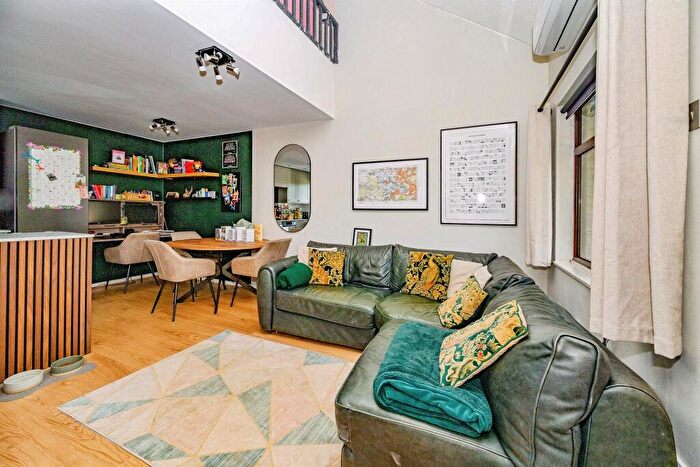 1 Bedroom Cluster House For Sale In Milford Close, Marshalswick, St. Albans, AL4