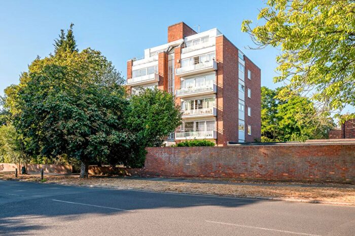 3 Bedroom Flat For Sale In Copers Cope Road, Alton Court, BR3