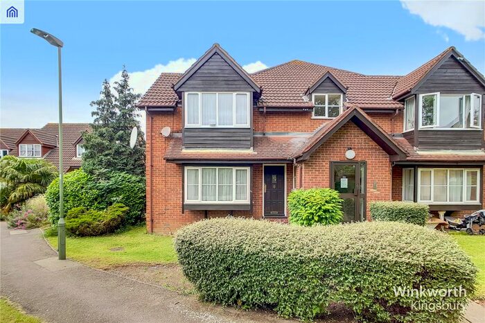 Studio To Rent In Ammanford Green, Ruthin Close, London NW9