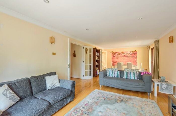 3 Bedroom Bungalow To Rent In Potter Street Hill, Pinner, Middlesex, HA5