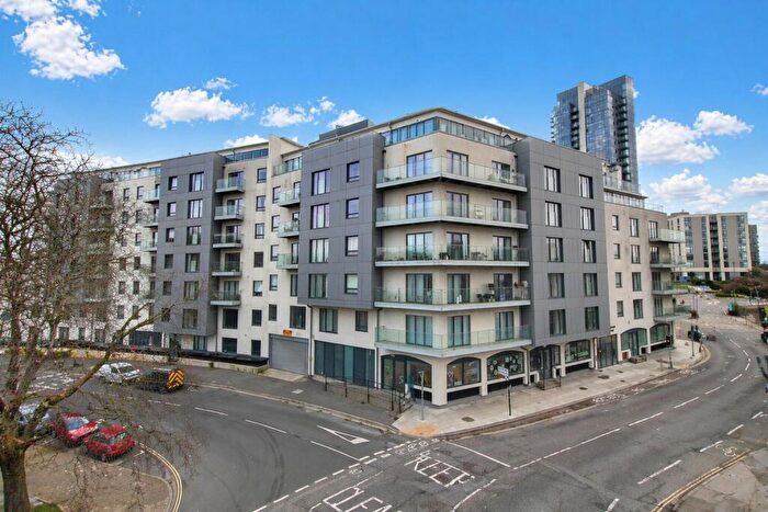 2 Bedroom Flat For Sale In Ocean Village, Southampton, SO14