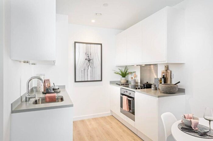 1 Bedroom Flat For Sale In Addiscombe Grove, East Croydon, Croydon, CR0