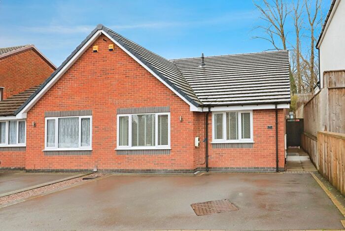 3 Bedroom Bungalow For Sale In Green Lanes, Bilston, West Midlands, WV14