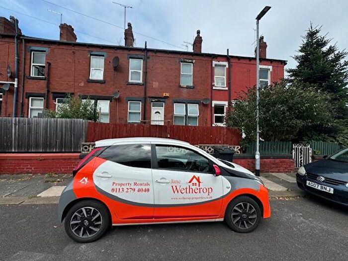 2 Bedroom Terraced House To Rent In Longroyd Place, Leeds, West Yorkshire, LS11