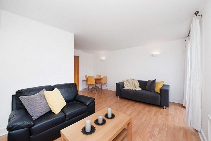 1 Bedroom Flat To Rent In Kingsbridge Court, Dockers Tanner Road, London, E14