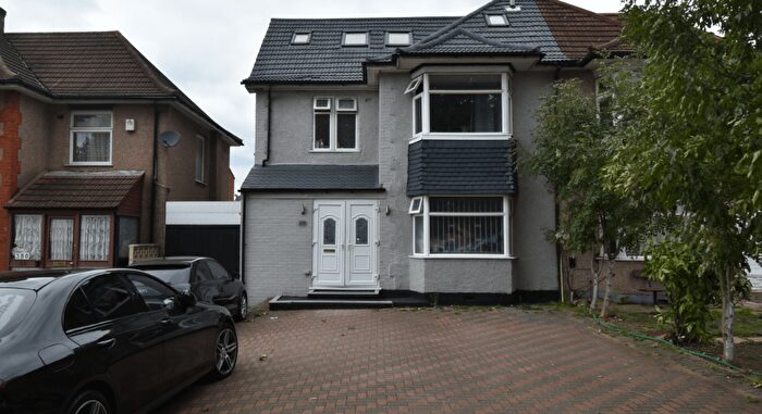 Semi Detached House For Sale In Northolt, UB5