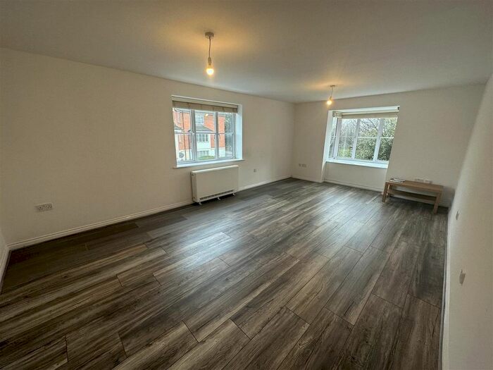 2 Bedroom Flat To Rent In Mayflower Road, Chafford Hundred, Grays, RM16