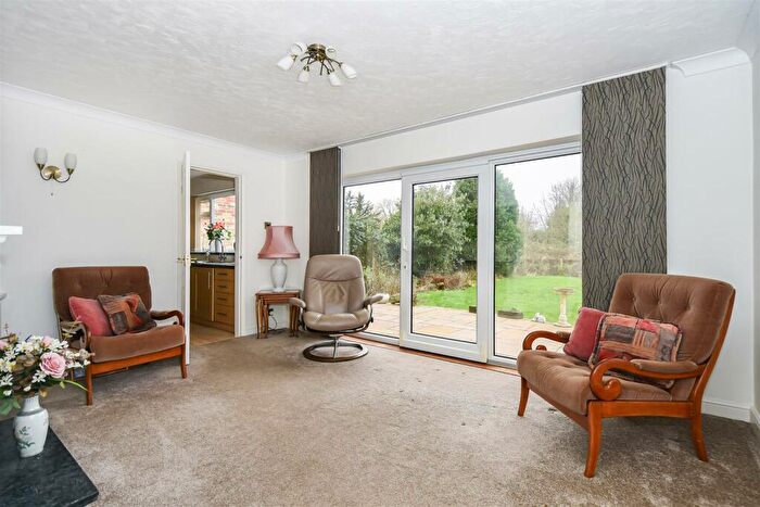 4 Bedroom Detached House For Sale In Canal Side West, Newport, HU15