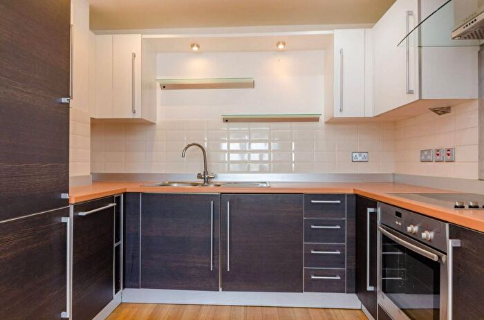 2 Bedroom Flat To Rent In Walnut Tree Close, Guildford, GU1