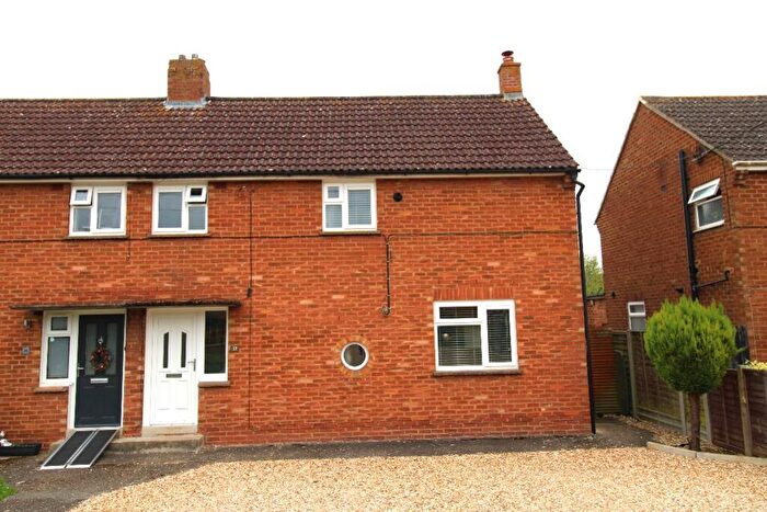 3 Bedroom Semi-Detached House For Sale In Dagnall Road, Olney, MK46