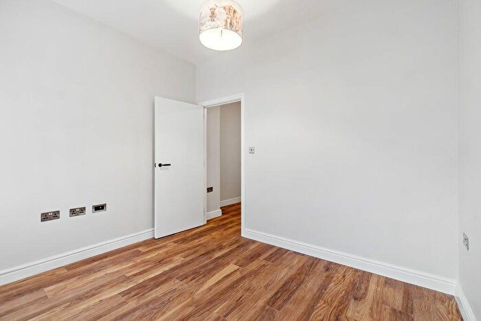 1 Bedroom Flat For Sale In Knights Hill, London, SE27