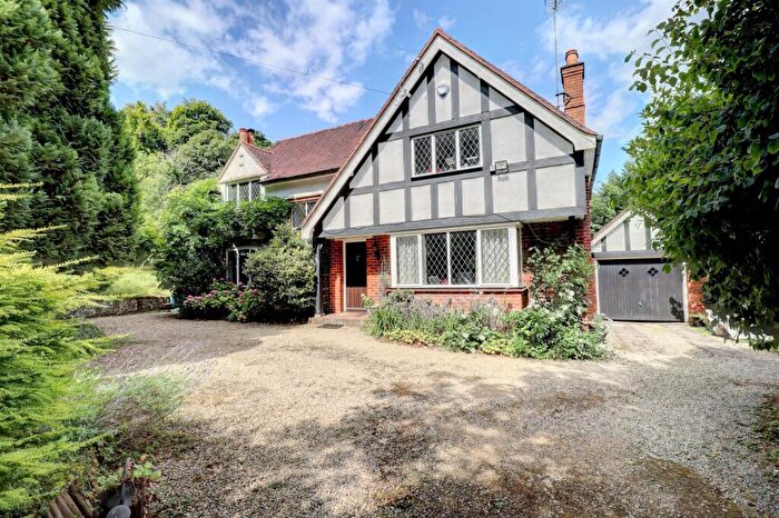 4 Bedroom Detached House For Sale In Amersham Road, Hazlemere, High Wycombe, Buckinghamshire, HP15