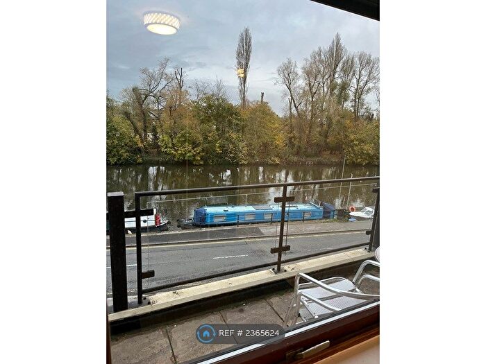 3 Bedroom Flat To Rent In Lockbridge Court, Maidenhead, SL6