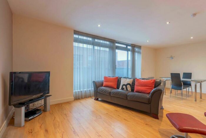2 Bedroom Penthouse To Rent In Islington Gates, Fleet Street, Birmingham, B3