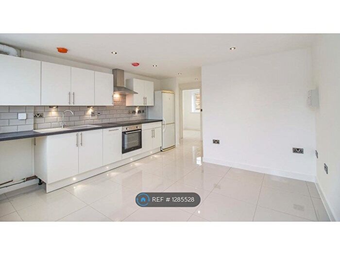 2 Bedroom Flat To Rent In Keyworth, Nottingham, NG12