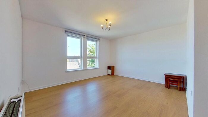 3 Bedroom Flat To Rent In Dryden Gait, Edinburgh, EH7