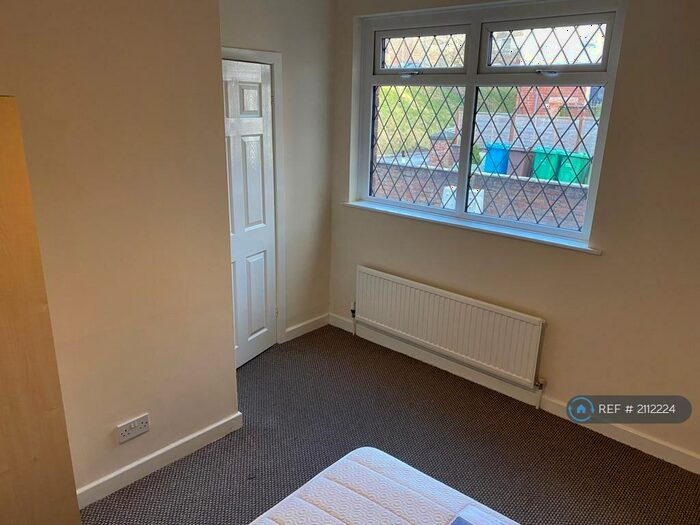1 Bedroom Flat To Rent In Wellmead Close, Manchester, M8
