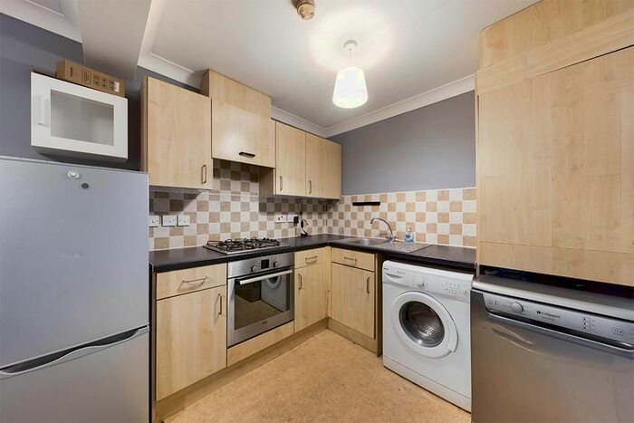 1 Bedroom Flat To Rent In Dean Road, Southampton, SO18