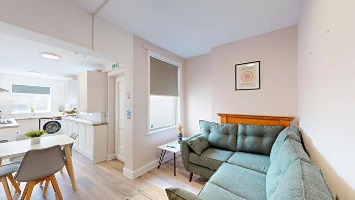 5 Bedroom House To Rent In Midland Avenue, NG7