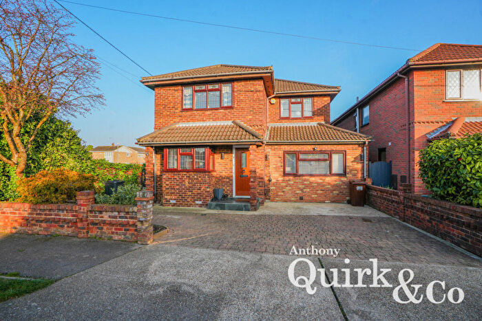 5 Bedroom Detached House For Sale In Nevada Road, Canvey Island, SS8