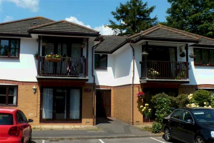 1 Bedroom Apartment To Rent In Joinville Place, Addlestone, KT15