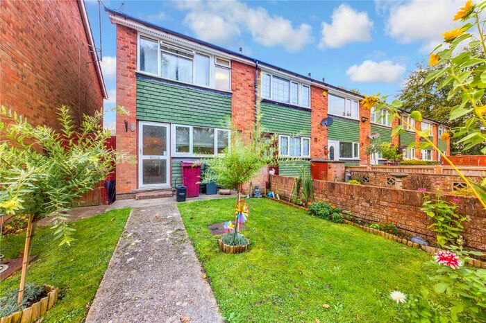 2 Bedroom End Of Terrace House To Rent In Dunsfold Road, Tilehurst, Reading, Berkshire RG30