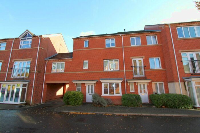 3 Bedroom Town House To Rent In Alma Road, Banbury, Oxon, OX16