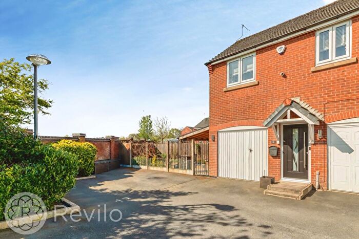 2 Bedroom Mews For Sale In Coppy Bridge Drive, Rochdale, OL16