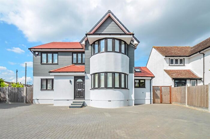 3 Bedroom Detached House To Rent In Western Road, Leigh, SS9