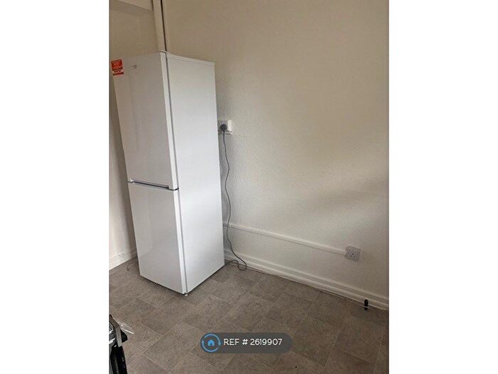 3 Bedroom Flat To Rent In Rugmere, London, NW1