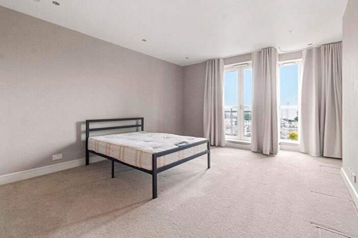 2 Bedroom Flat To Rent In Westferry Circus, London, E14