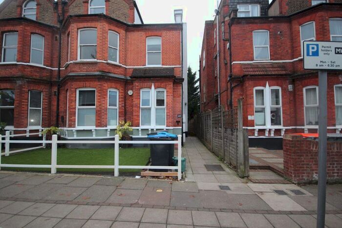 Studio To Rent In St Pauls Avenue, Willesden Green NW2