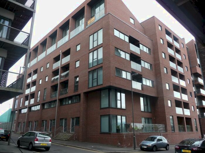 2 Bedroom Apartment To Rent In Shaws Alley City Centre, L1