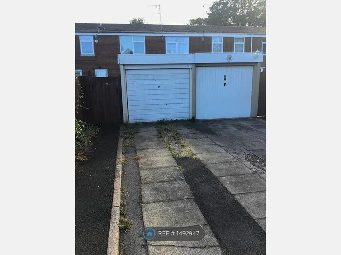 3 Bedroom Terraced House To Rent In Ashorne Close, Redditch, B98