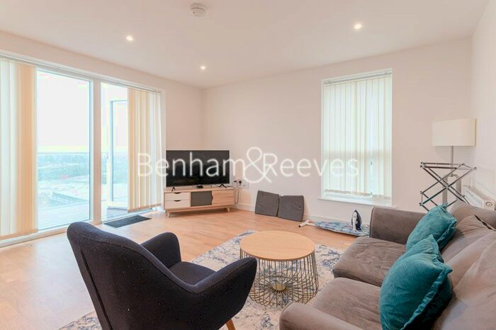 2 Bedroom Flat To Rent In Greenleaf Walk, Southall, UB1