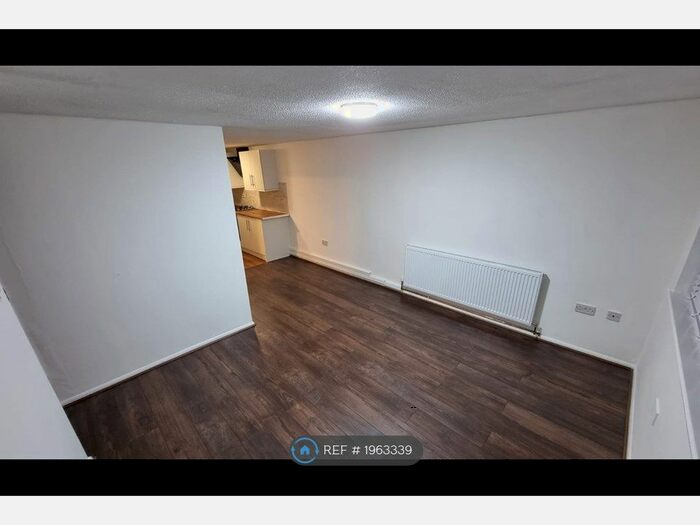 1 Bedroom Flat To Rent In Lanham Gardens, Quedgeley, Gloucester, GL2