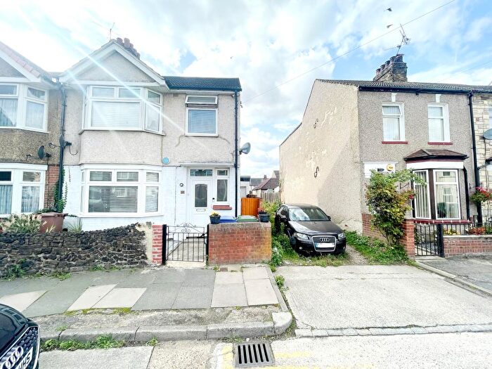 3 Bedroom Semi Detached House For Sale In Grange Road, Grays, RM17