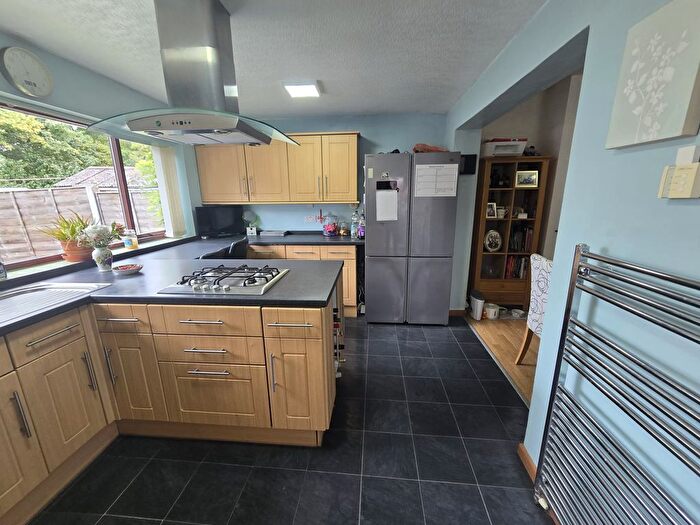 3 Bedroom Semi-detached House For Sale In Wrexham Avenue, Walsall, WS2