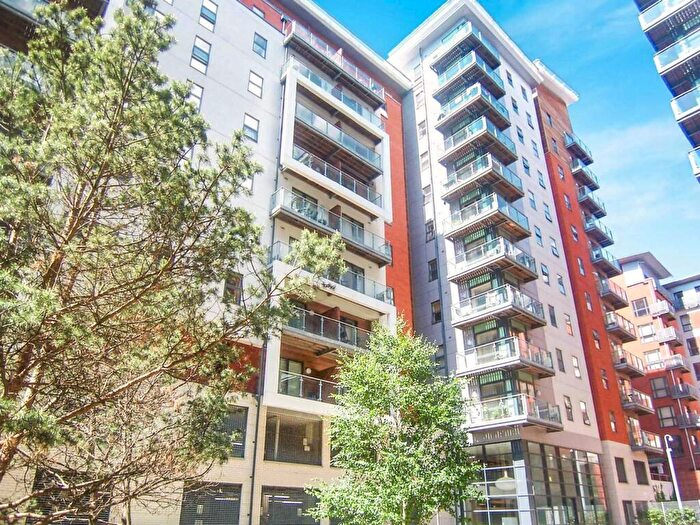 2 Bedroom Flat To Rent In Barton Place, Hornbeam Way, Green Quarter, Manchester, M4