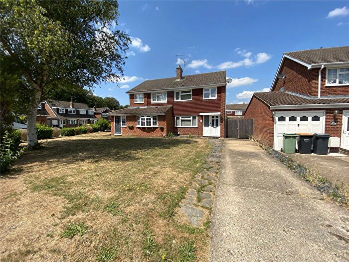 3 Bedroom Semi-detached House To Rent In Cookfield Close, Dunstable, Central Bedfordshire, LU6