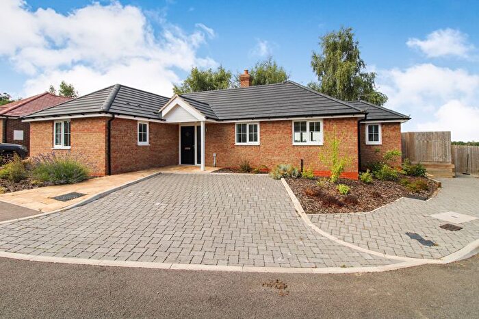 3 Bedroom Detached Bungalow For Sale In Lychfield Close, Northill, SG18