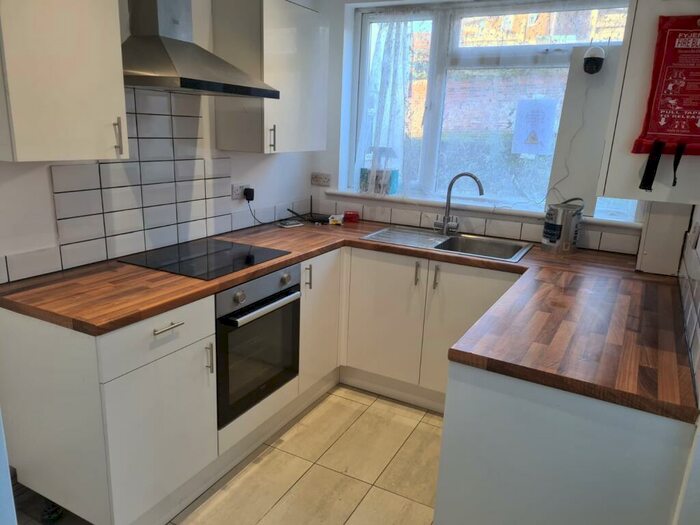 2 Bedroom Apartment To Rent In Weeks Road, Ryde, PO33