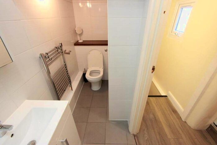 4 Bedroom Flat To Rent In Cleveland Street, London, W1T