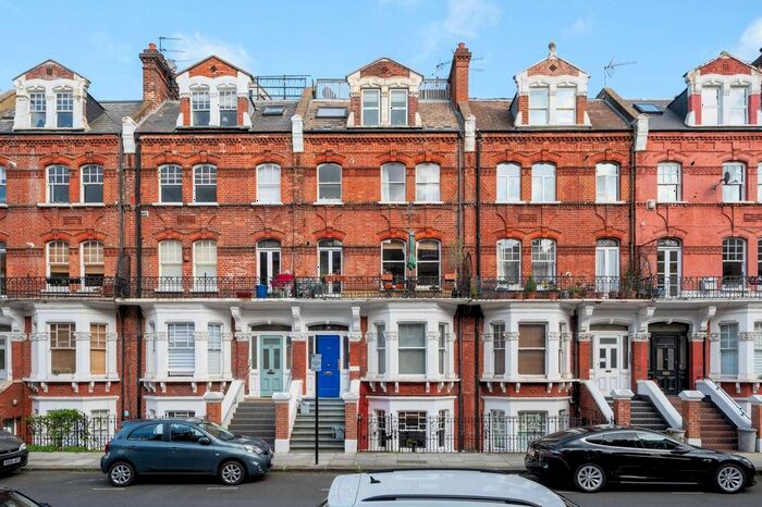 2 Bedroom Flat To Rent In Avonmore Road, West Kensington, London, W14