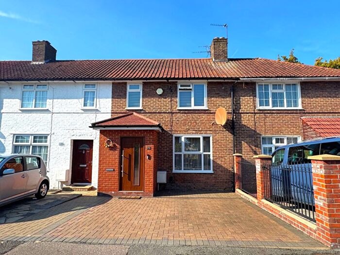 3 Bedroom Terraced House For Sale In Horsecroft Road, Edgware, HA8