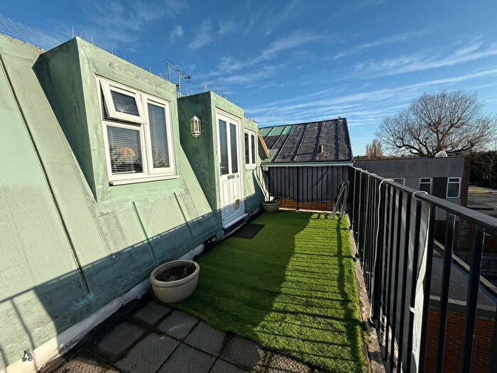 2 Bedroom Flat For Sale In Goring Road, Worthing, BN12