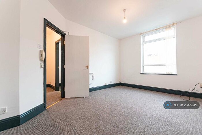 1 Bedroom Flat To Rent In Wyresdale Road, Bolton, BL1