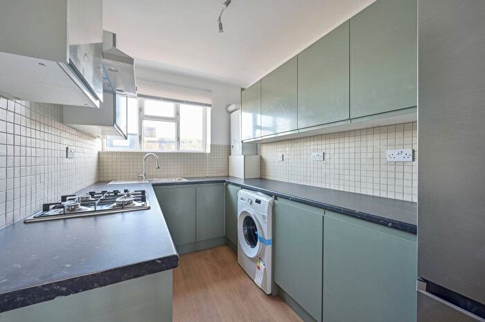 4 Bedroom Maisonette For Sale In Aubyn Square, Putney, London, SW15