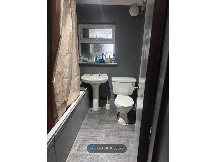 4 Bedroom End Terrace House To Rent In Mitcham Road, Croydon, CR0