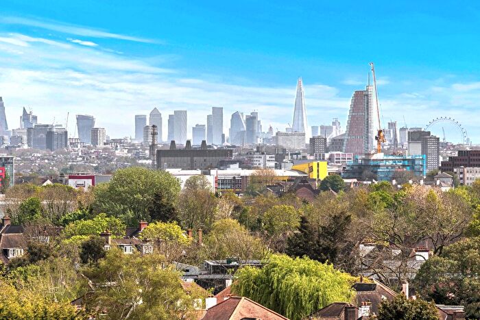 Studio To Rent In Hanger Lane, Ealing, W5